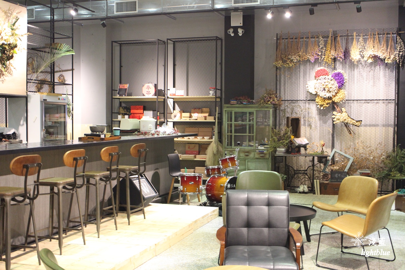 嘉義景點：淺藍 × 承億小鎮慢讀～文青書店還有好多生活文創選物與滿滿乾燥花，好拍又好逛