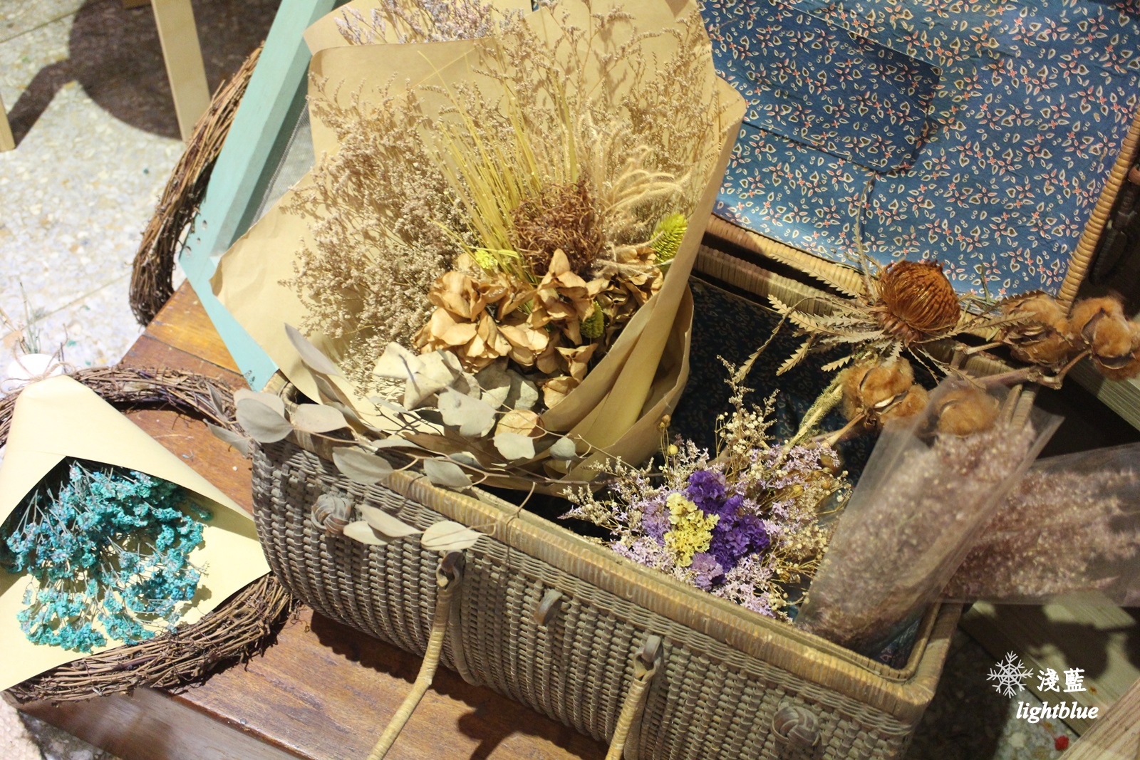 嘉義景點：淺藍 × 承億小鎮慢讀～文青書店還有好多生活文創選物與滿滿乾燥花，好拍又好逛