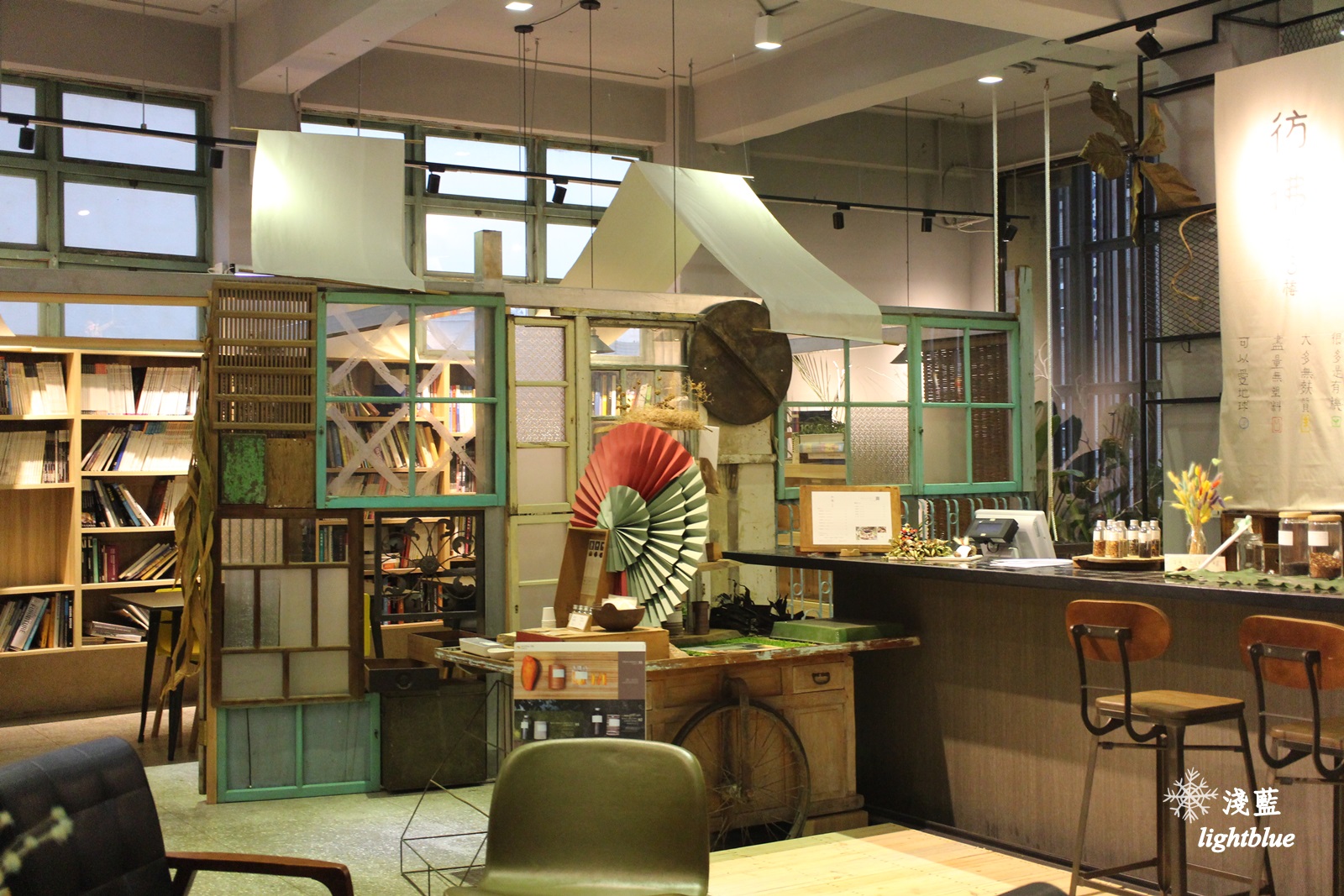 嘉義景點：淺藍 × 承億小鎮慢讀～文青書店還有好多生活文創選物與滿滿乾燥花，好拍又好逛