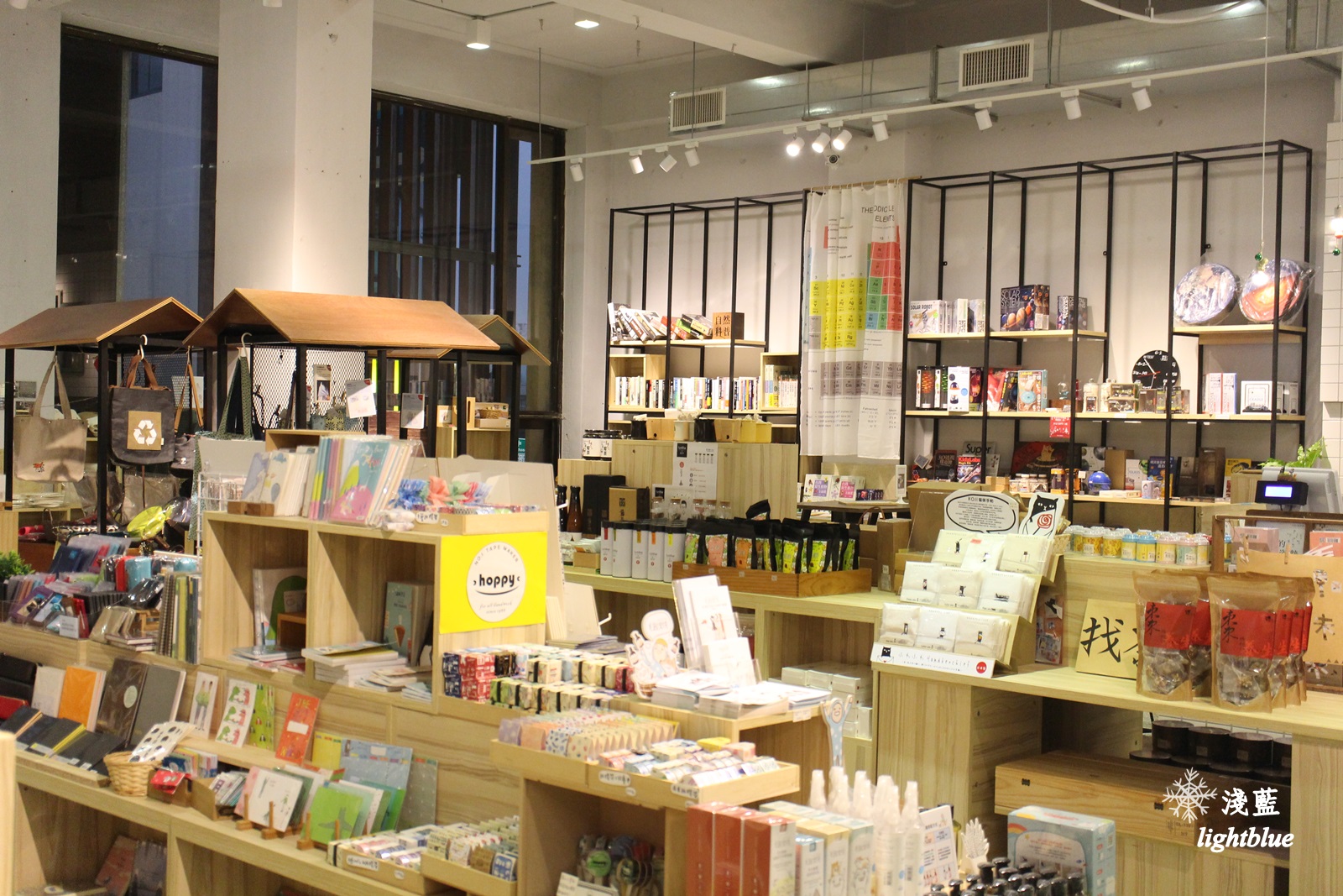 嘉義景點：淺藍 × 承億小鎮慢讀～文青書店還有好多生活文創選物與滿滿乾燥花，好拍又好逛