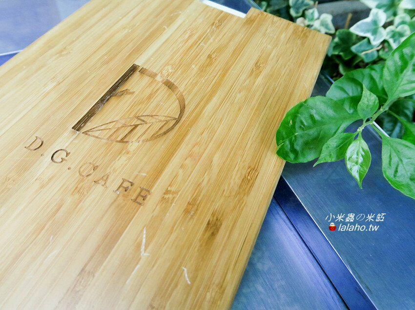 D.G Café 藏在迪化街裡的花園咖啡廳，美得像仙境!!