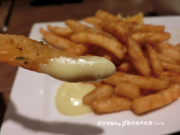 【新北土城早午餐】《豐滿延吉店》百元上下巷弄美食。咖啡下午茶、鮭魚明太子沙拉、鹽烤豬五花拖鞋堡、騎士拼盤、綜合起司炒蛋鮮奶吐司