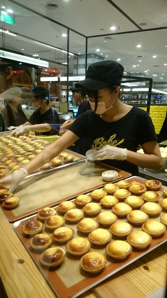 Bake Cheese Tart(漢神巨蛋店)：高雄漢神巨蛋~跟著潮流排隊去~Bake Cheese Tart 起司塔~