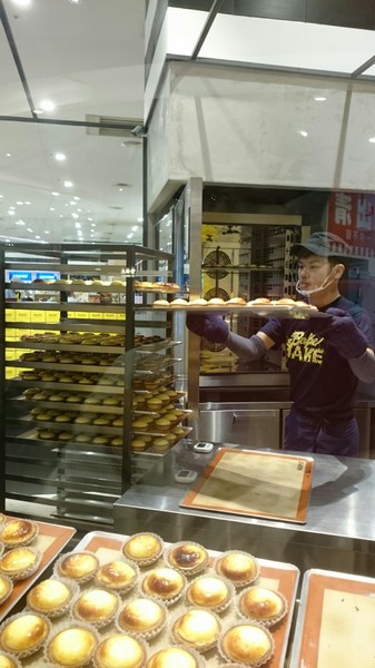 Bake Cheese Tart(漢神巨蛋店)：高雄漢神巨蛋~跟著潮流排隊去~Bake Cheese Tart 起司塔~