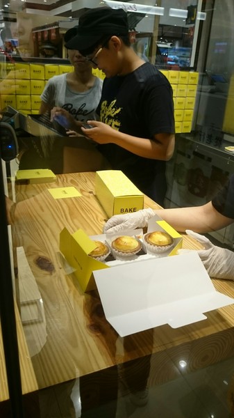 Bake Cheese Tart(漢神巨蛋店)：高雄漢神巨蛋~跟著潮流排隊去~Bake Cheese Tart 起司塔~