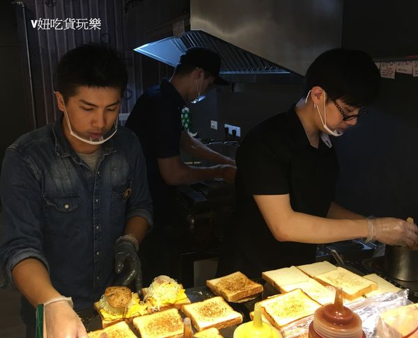 偷拍老闆.jpg 偷拍老闆.jpg