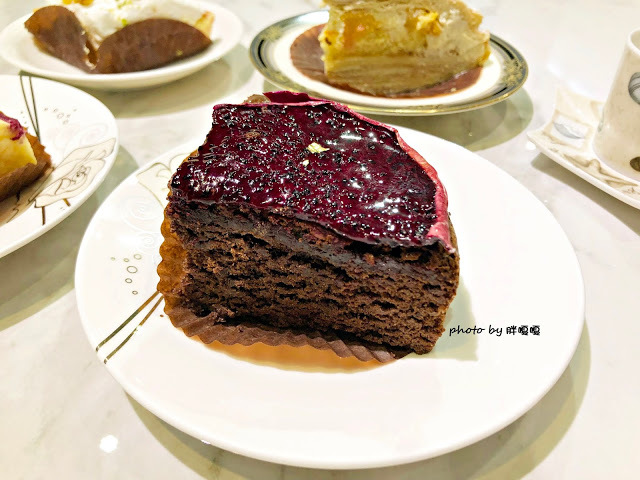 【台中 北區】CJ Patisserie 創意甜點 🍰 法式甜點x台灣在地食材蹦出新火花 🎇 至於這火花美麗與否就看個人囉!!