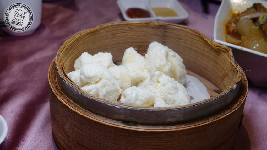 台北市大安區【 大巨蛋美食 】40年老字號港式飲茶google 四千多筆評論還保持4.0的高分．雅苑蝦餃皇、蘿蔔牛雜盅、芋絲炸