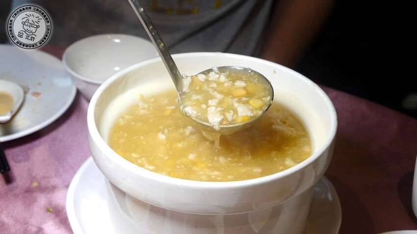 台北市大安區【 大巨蛋美食 】40年老字號港式飲茶google 四千多筆評論還保持4.0的高分．雅苑蝦餃皇、蘿蔔牛雜盅、芋絲炸