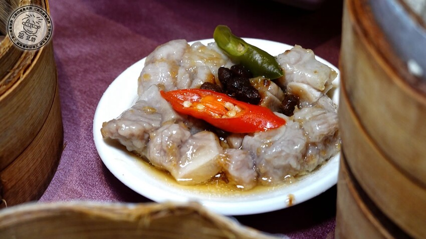 台北市大安區【 大巨蛋美食 】40年老字號港式飲茶google 四千多筆評論還保持4.0的高分．雅苑蝦餃皇、蘿蔔牛雜盅、芋絲炸