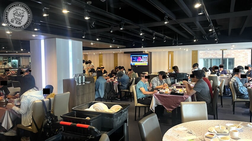 台北市大安區【 大巨蛋美食 】40年老字號港式飲茶google 四千多筆評論還保持4.0的高分．雅苑蝦餃皇、蘿蔔牛雜盅、芋絲炸