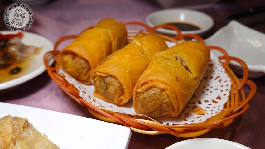 台北市大安區【 大巨蛋美食 】40年老字號港式飲茶google 四千多筆評論還保持4.0的高分．雅苑蝦餃皇、蘿蔔牛雜盅、芋絲炸