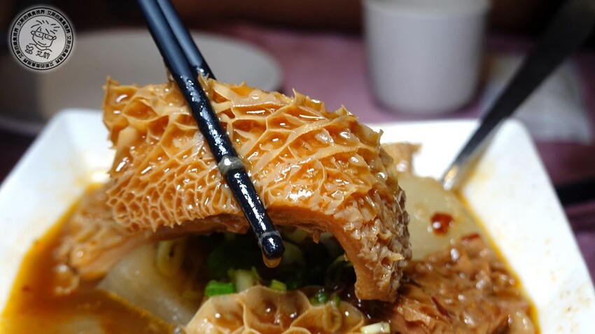 台北市大安區【 大巨蛋美食 】40年老字號港式飲茶google 四千多筆評論還保持4.0的高分．雅苑蝦餃皇、蘿蔔牛雜盅、芋絲炸