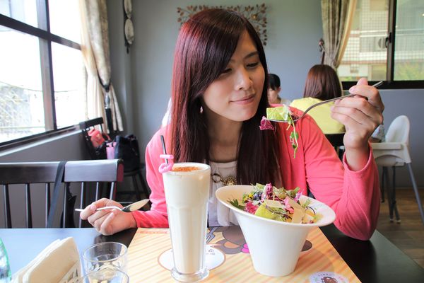 邦妮義饗世界：【桃園龍潭美食】邦妮義饗世界~寵物友善親子餐廳/家庭公司聚餐好地方/美拍花牆/義式精緻料理