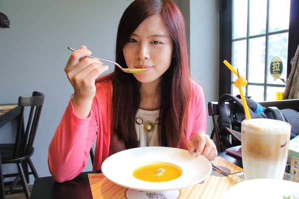 邦妮義饗世界：【桃園龍潭美食】邦妮義饗世界~寵物友善親子餐廳/家庭公司聚餐好地方/美拍花牆/義式精緻料理