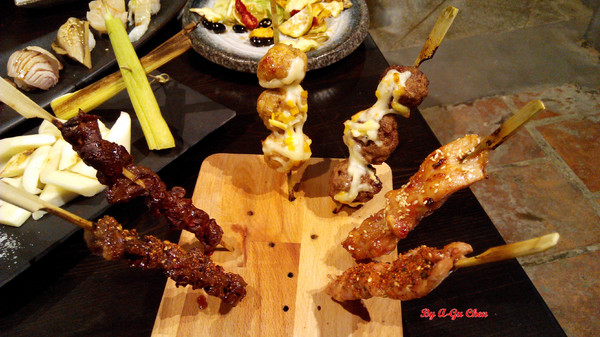 山代目酒藏:【臺南Ω中西區】山代目酒藏。來居酒屋就是要享用新鮮刺身、道地串烤和用料滿滿的丼飯呀! 山代目酒藏:【臺南Ω中西區】山代目酒藏。來居酒屋就是要享用新鮮刺身、道地串烤和用料滿滿的丼飯呀!