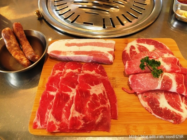 五花肉 . K R - 韓國烤肉 B B Q:食記【五花肉.KR - 韓國烤肉BBQ嘉義店】嘉義激推吃到飽 正統韓式炭火烤肉 上等特選肉品大吃特吃好過癮!