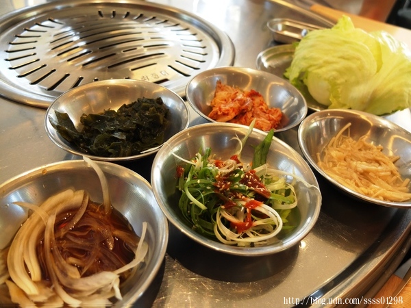 五花肉 . K R - 韓國烤肉 B B Q:食記【五花肉.KR - 韓國烤肉BBQ嘉義店】嘉義激推吃到飽 正統韓式炭火烤肉 上等特選肉品大吃特吃好過癮!