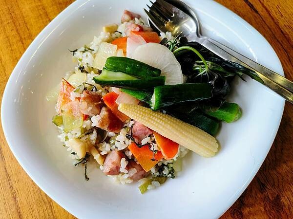 /tmp/php1sLoEJ /tmp/php1sLoEJ