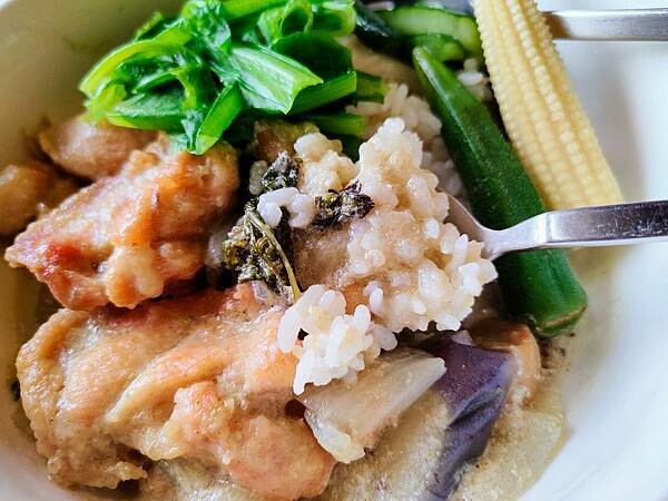 /tmp/php7huad6 /tmp/php7huad6