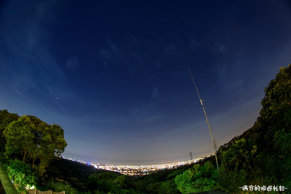 新竹湖口夜景》Summer Cafe 鳥瞰新竹城市的迷人夜景 可愛喵星人出沒 - 滿分的旅遊札記