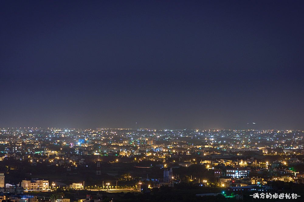 新竹湖口夜景》Summer Cafe 鳥瞰新竹城市的迷人夜景 可愛喵星人出沒 - 滿分的旅遊札記