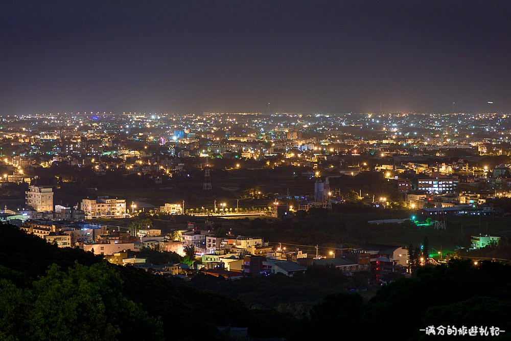 新竹湖口夜景》Summer Cafe 鳥瞰新竹城市的迷人夜景 可愛喵星人出沒 - 滿分的旅遊札記