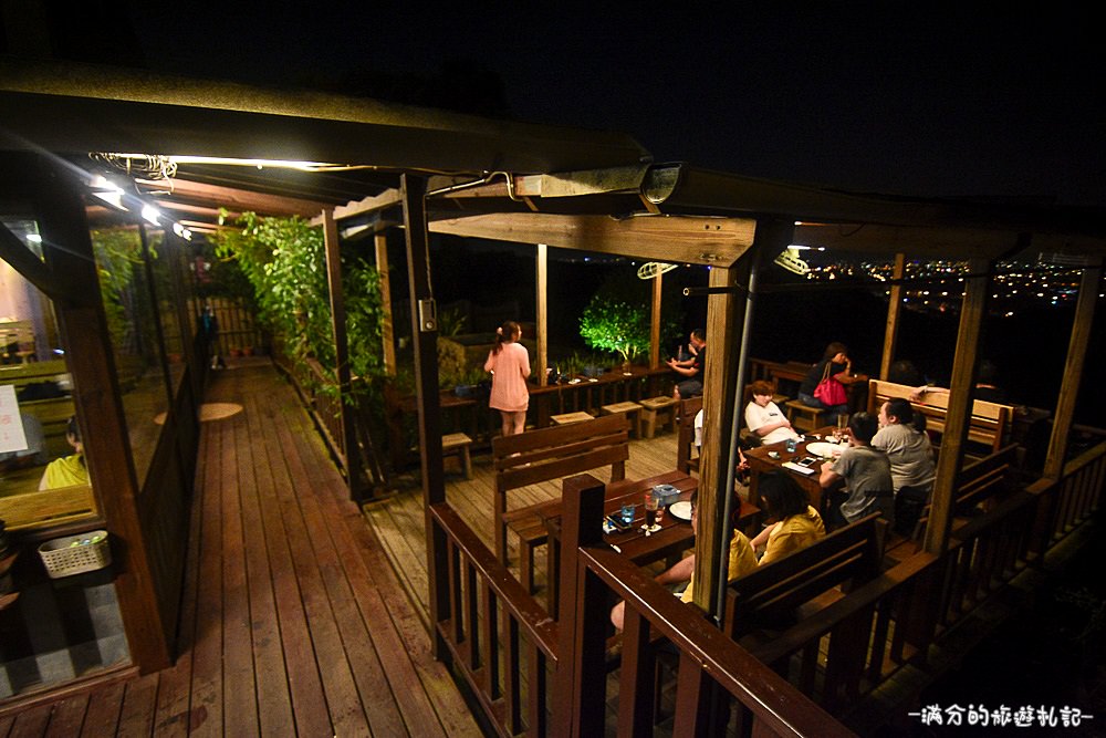 新竹湖口夜景》Summer Cafe 鳥瞰新竹城市的迷人夜景 可愛喵星人出沒 - 滿分的旅遊札記