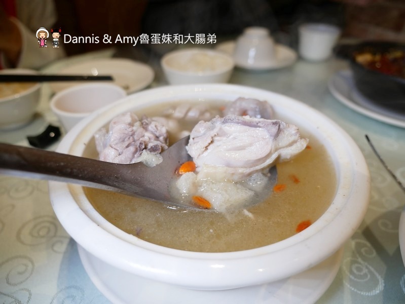 《新竹合菜餐廳》湘滿樓川湘菜料理餐廳。招牌菜色分享。適合家族聚餐尾牙春酒同事相聚｜南大路上（影片）