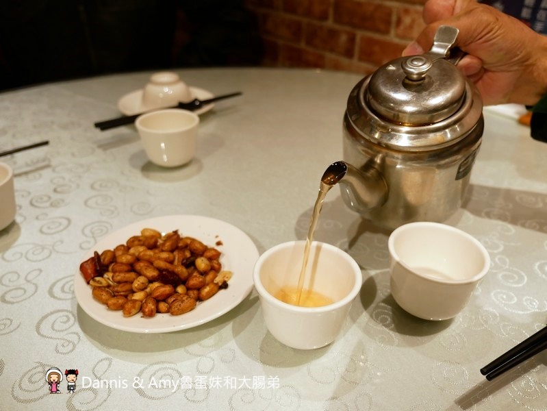 《新竹合菜餐廳》湘滿樓川湘菜料理餐廳。招牌菜色分享。適合家族聚餐尾牙春酒同事相聚｜南大路上（影片）