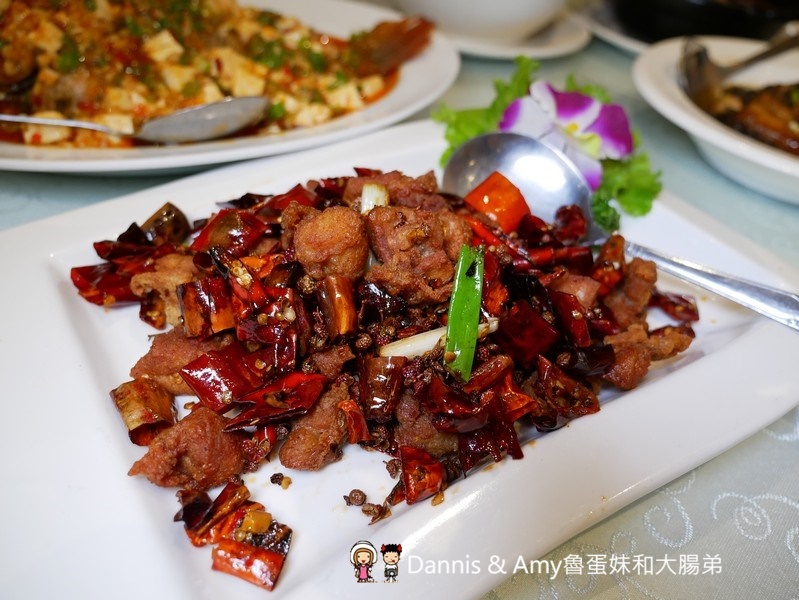 《新竹合菜餐廳》湘滿樓川湘菜料理餐廳。招牌菜色分享。適合家族聚餐尾牙春酒同事相聚｜南大路上（影片）