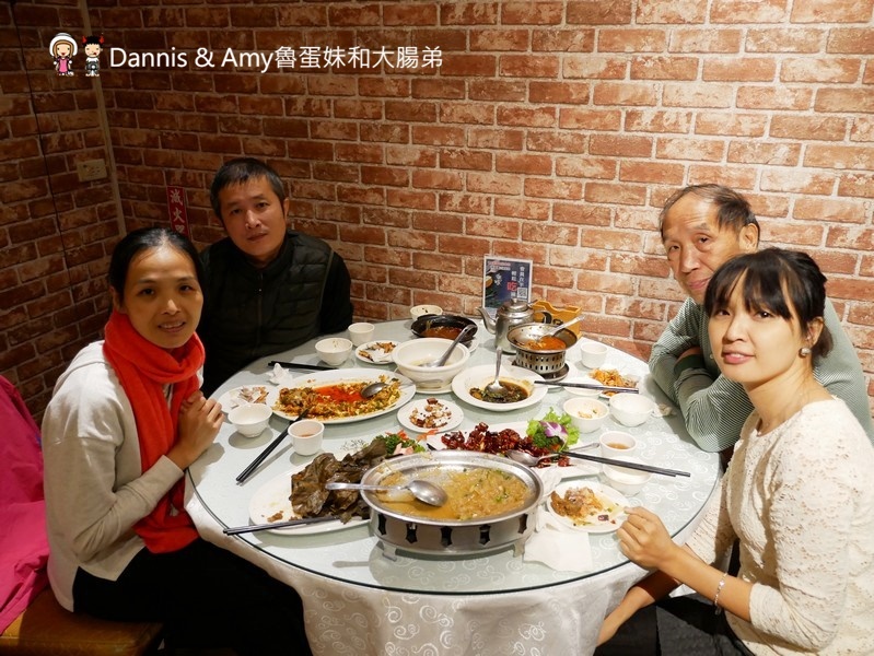 《新竹合菜餐廳》湘滿樓川湘菜料理餐廳。招牌菜色分享。適合家族聚餐尾牙春酒同事相聚｜南大路上（影片）