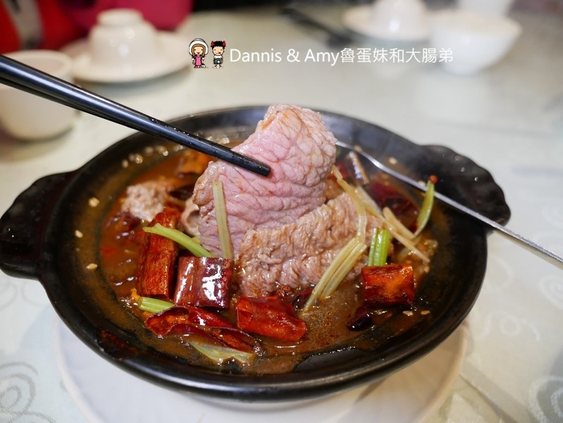 《新竹合菜餐廳》湘滿樓川湘菜料理餐廳。招牌菜色分享。適合家族聚餐尾牙春酒同事相聚｜南大路上（影片）