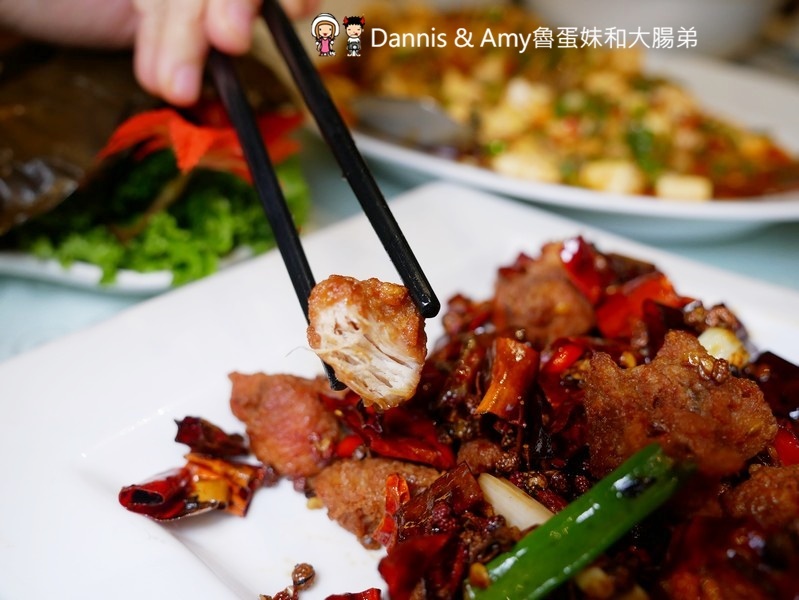 《新竹合菜餐廳》湘滿樓川湘菜料理餐廳。招牌菜色分享。適合家族聚餐尾牙春酒同事相聚｜南大路上（影片）