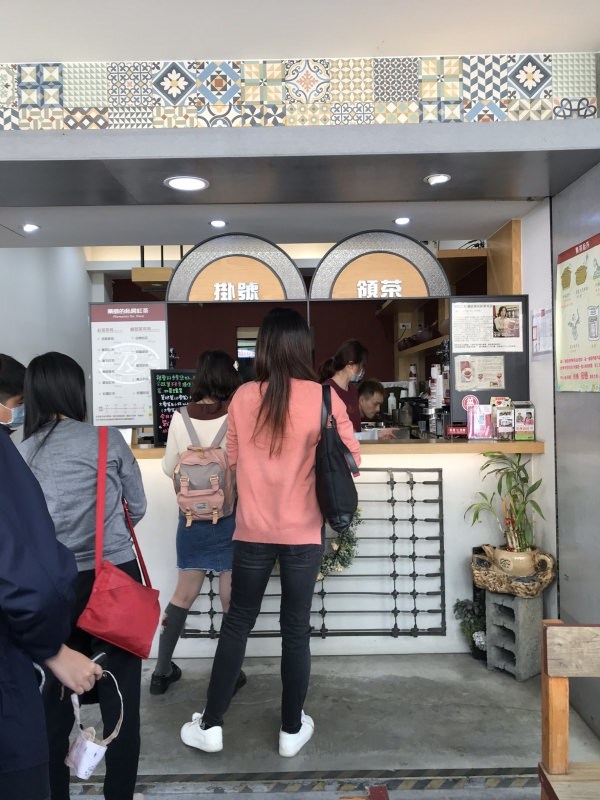 台南飲料推薦-藥師的私房紅茶 美術館附近排隊人氣必喝手搖 茶濃不澀無糖好喝