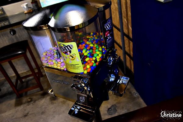 【新北。美食】 新莊 / 工寓咖啡，重金屬工業風格，輕食/下午茶/蛋糕/咖啡/飲品，免費Wif，提供插座，無限時用餐，完整Menu，輔仁大學斜對面，近輔大捷運站