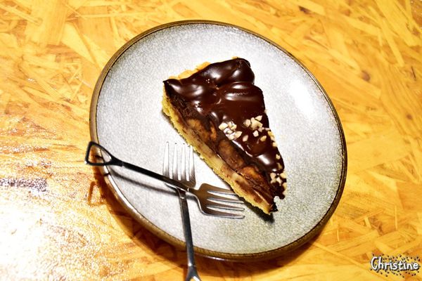 【新北。美食】 新莊 / 工寓咖啡，重金屬工業風格，輕食/下午茶/蛋糕/咖啡/飲品，免費Wif，提供插座，無限時用餐，完整Menu，輔仁大學斜對面，近輔大捷運站