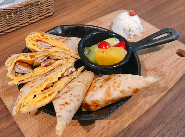 【板橋】喜悅早餐坊｜好吃鐵鍋蛋餅×創意饅頭料理