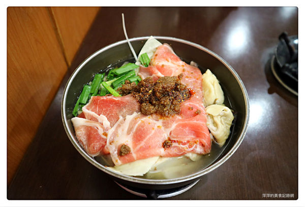 喜鍋屋 ~ 中和平價鍋物❤️飆高溫也照樣客滿．大腸臭臭/海鮮/泡菜鍋 - 捷運永安市場站