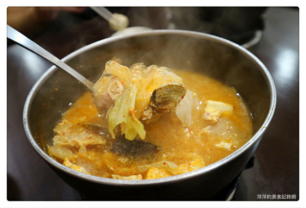 喜鍋屋 ~ 中和平價鍋物❤️飆高溫也照樣客滿．大腸臭臭/海鮮/泡菜鍋 - 捷運永安市場站