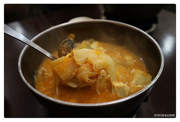 喜鍋屋 ~ 中和平價鍋物❤️飆高溫也照樣客滿．大腸臭臭/海鮮/泡菜鍋 - 捷運永安市場站