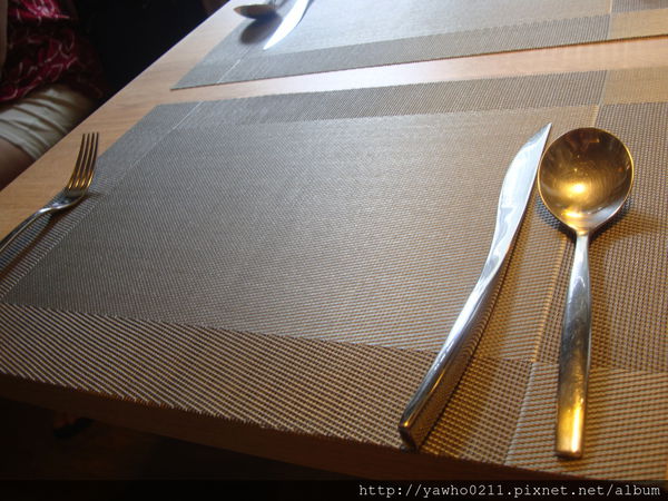 [新竹]象腳樹Moringa|以樹為名，簡單清新的質感餐廳。霸氣的鮭魚麵、烤全雞。不用再花大錢也可以吃好料!@老饕的最愛喜歡就打包