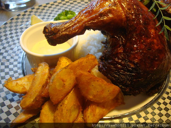 [新竹]象腳樹Moringa|以樹為名，簡單清新的質感餐廳。霸氣的鮭魚麵、烤全雞。不用再花大錢也可以吃好料!@老饕的最愛喜歡就打包