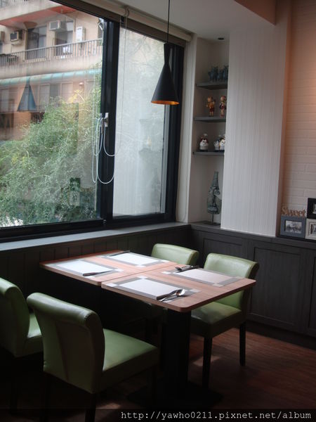 [新竹]象腳樹Moringa|以樹為名，簡單清新的質感餐廳。霸氣的鮭魚麵、烤全雞。不用再花大錢也可以吃好料!@老饕的最愛喜歡就打包