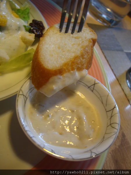 [新竹]象腳樹Moringa|以樹為名，簡單清新的質感餐廳。霸氣的鮭魚麵、烤全雞。不用再花大錢也可以吃好料!@老饕的最愛喜歡就打包