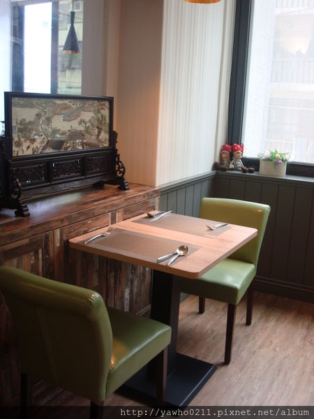 [新竹]象腳樹Moringa|以樹為名，簡單清新的質感餐廳。霸氣的鮭魚麵、烤全雞。不用再花大錢也可以吃好料!@老饕的最愛喜歡就打包