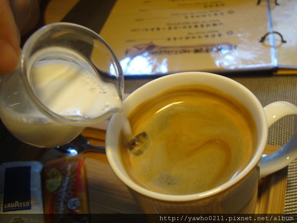 [新竹]象腳樹Moringa|以樹為名，簡單清新的質感餐廳。霸氣的鮭魚麵、烤全雞。不用再花大錢也可以吃好料!@老饕的最愛喜歡就打包