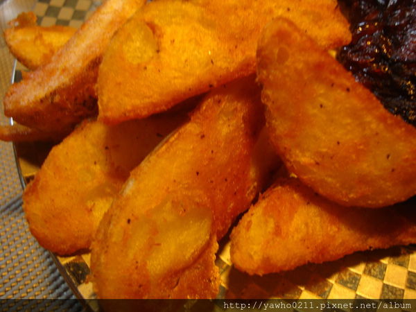 [新竹]象腳樹Moringa|以樹為名，簡單清新的質感餐廳。霸氣的鮭魚麵、烤全雞。不用再花大錢也可以吃好料!@老饕的最愛喜歡就打包