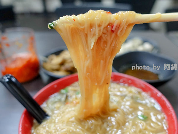 【桃園小吃】極鱻麵線甜不辣‬-傳承幾十年老店美味，新鮮蚵仔大顆又肥美．中正路麵線/中式早餐/銅板美食/桃園美食小吃/在地人推薦必吃