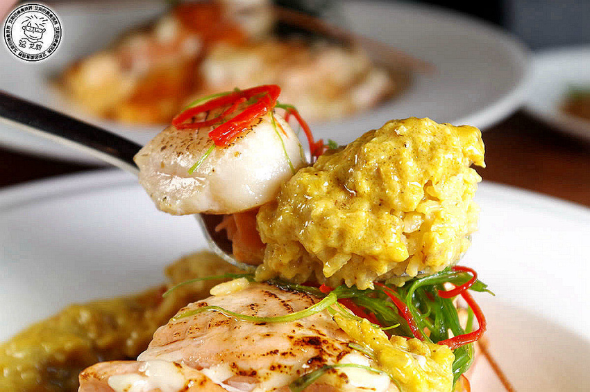 5炙燒鮭魚生干貝佐南洋紅咖哩燉飯2.jpg